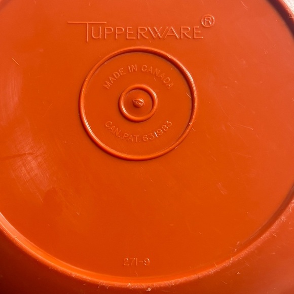 Vintage Tupperware 271-9 burnt orange mixing bowl with lid - Picture 5 of 8